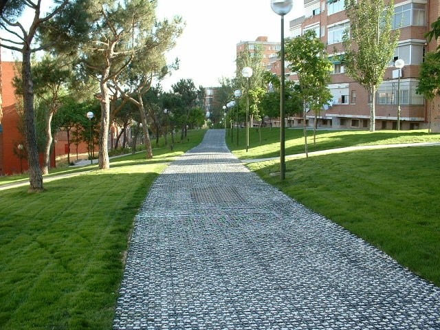 Централна алея