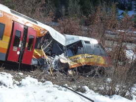 Eisenbahn durch Gesteinsfall beschädigt