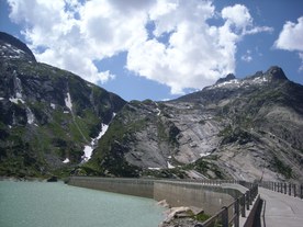 Wasserkraftwerk am Räterichsbodensee der Kraftwerke Oberhasli AG