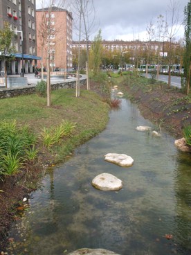 Flussstrom in Gasteiz Avenue