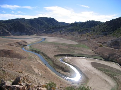 Stausee von Fuensanta während der Dürre im Jahr 2005