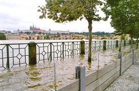 Hochwasserschutz bei Hochwasserereignissen 2002