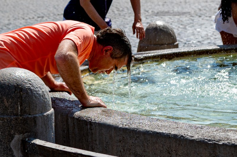 man drinking water - NurPhoto via GettyImages-2223280476
