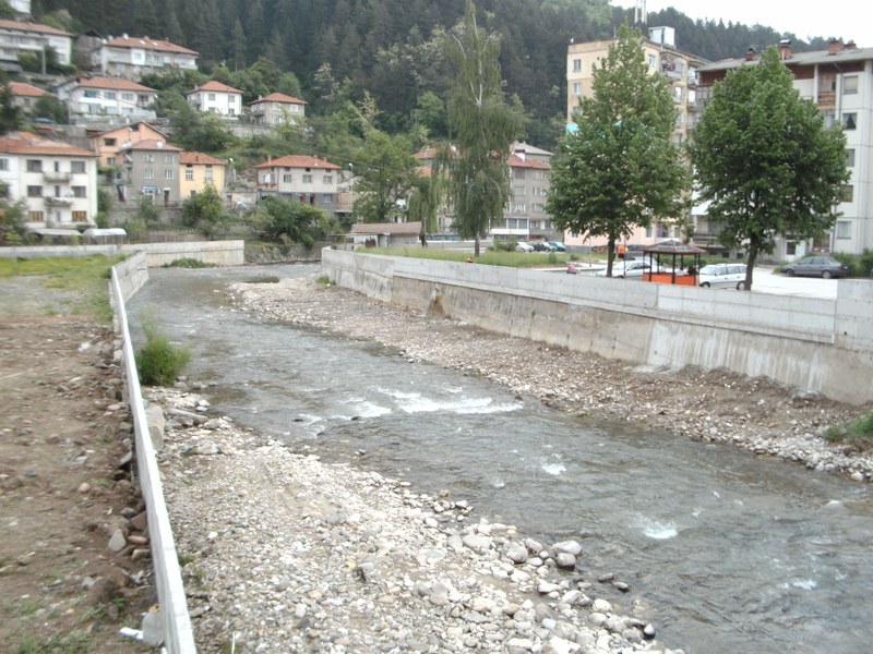 Flood protection walls