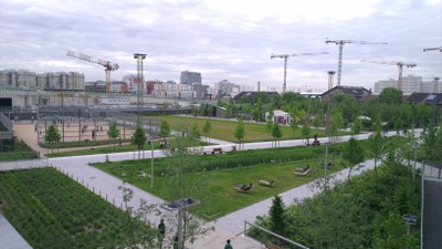 Climate bond financing urban adaptation actions to reduce heat stress in Paris, France