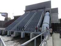 Nouvelles écluses dans le canal Albert en Flandre, Belgique