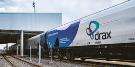 Pociąg towarowy Drax przewożący zrównoważoną biomasę na potrzeby opłacalnej energii ze źródeł odnawialnych