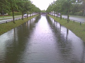 Kanał Linnaeus po opadach deszczu