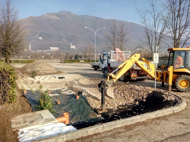 Construirea unei grădini de ploaie în Santorso
